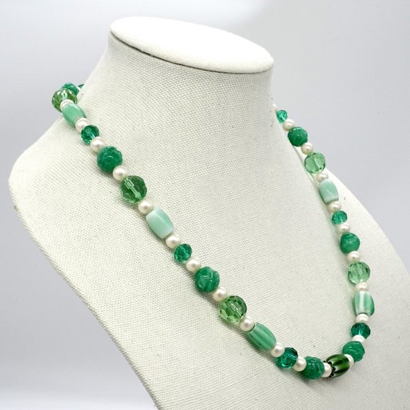 Necklace with Pearls, crystals and Lampworks glass beads. - Picture 2 of 3